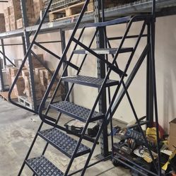Heavy-Duty Rolling Warehouse Ladder – 6 Steps