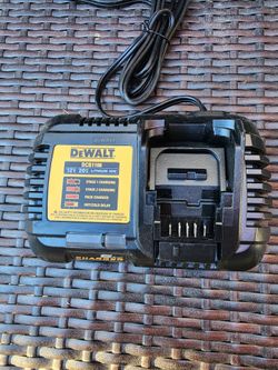 CARGADOR DEWALT RAPIDO  6 AMP NUEVO