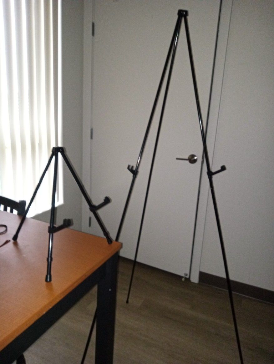 Presentation Easel 4PC Set.$22.. Brand New..$22 set