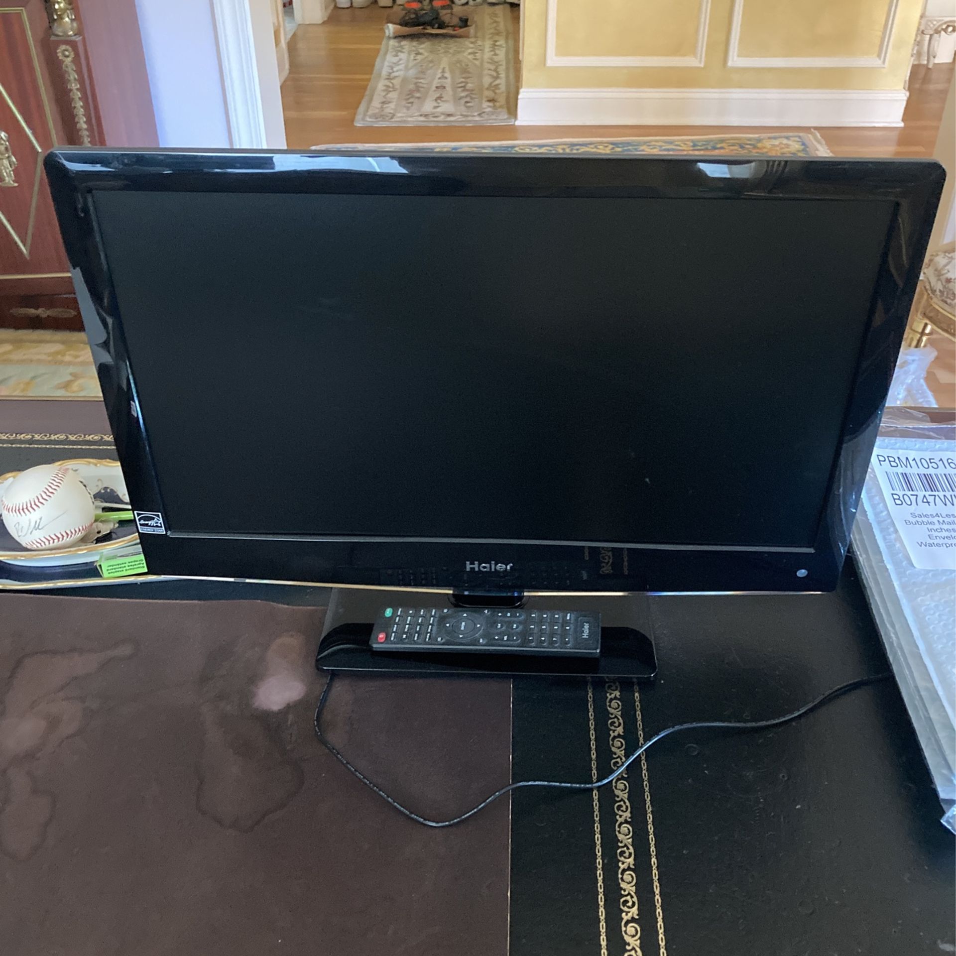 Flat Screen Tv With Dvd Built In . Great For A Office Or Home