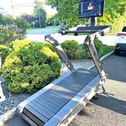 Peloton Treadmill Plus 