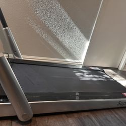 Walking pad/small treadmill 
