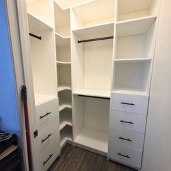 Custom Clóset Organizer With Drawers And Shelfs / Clóset Organizador Con Cajones Y Repisas 