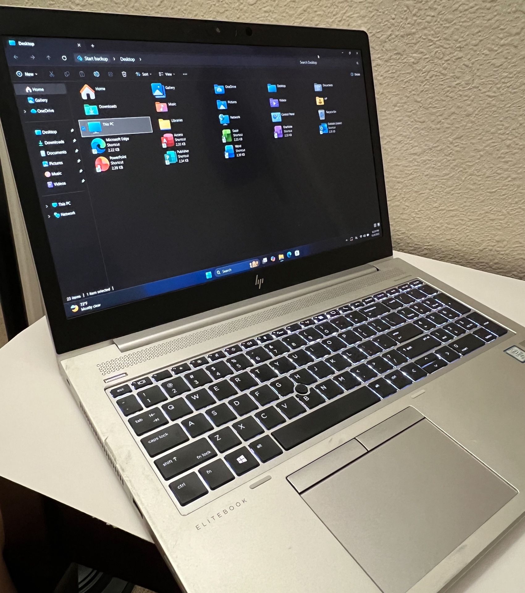 Touch screen HP laptop. Full keyboard. Core i7. 16GB RAM. Microsoft Office included.