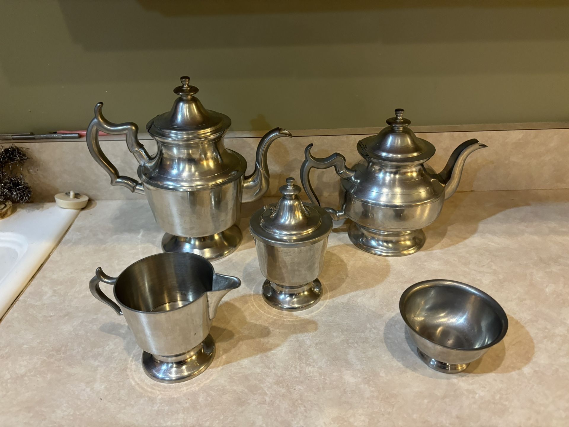 Woodbury Jewelers 5 Piece Pewter Coffee And Tea Set