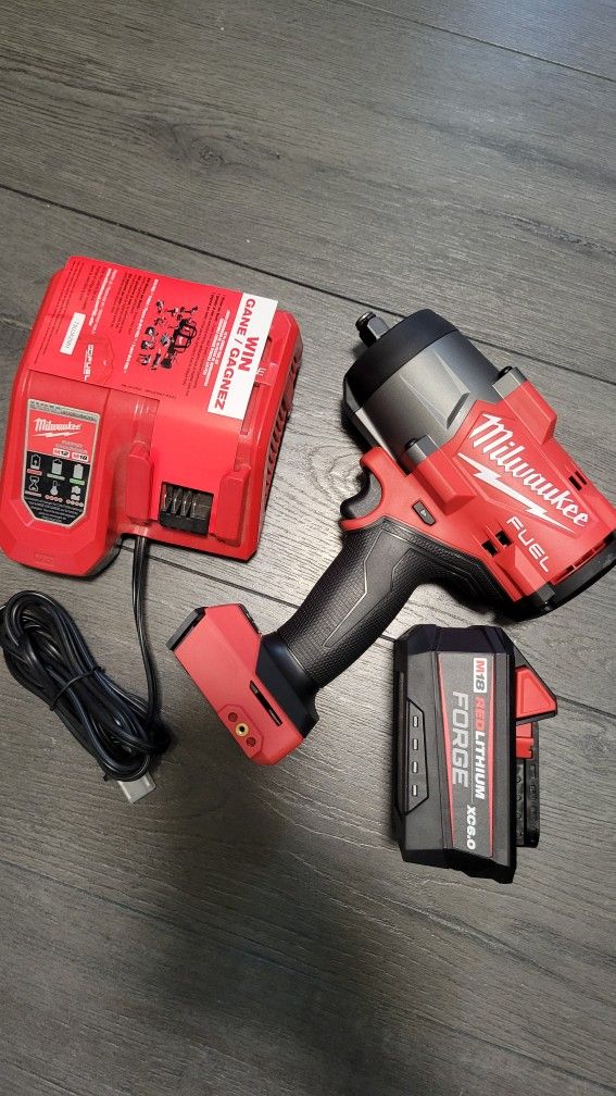 Milwaukee High Torque Impact Wrench Kit