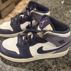 Youth Size 7 Purple Nike Air Jordan’s 