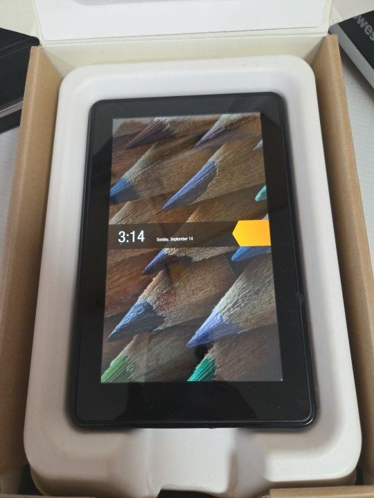 Amazon Kindle Fire 1st Gen. - D01400 - 8GB - 7 in - Black - Tablet