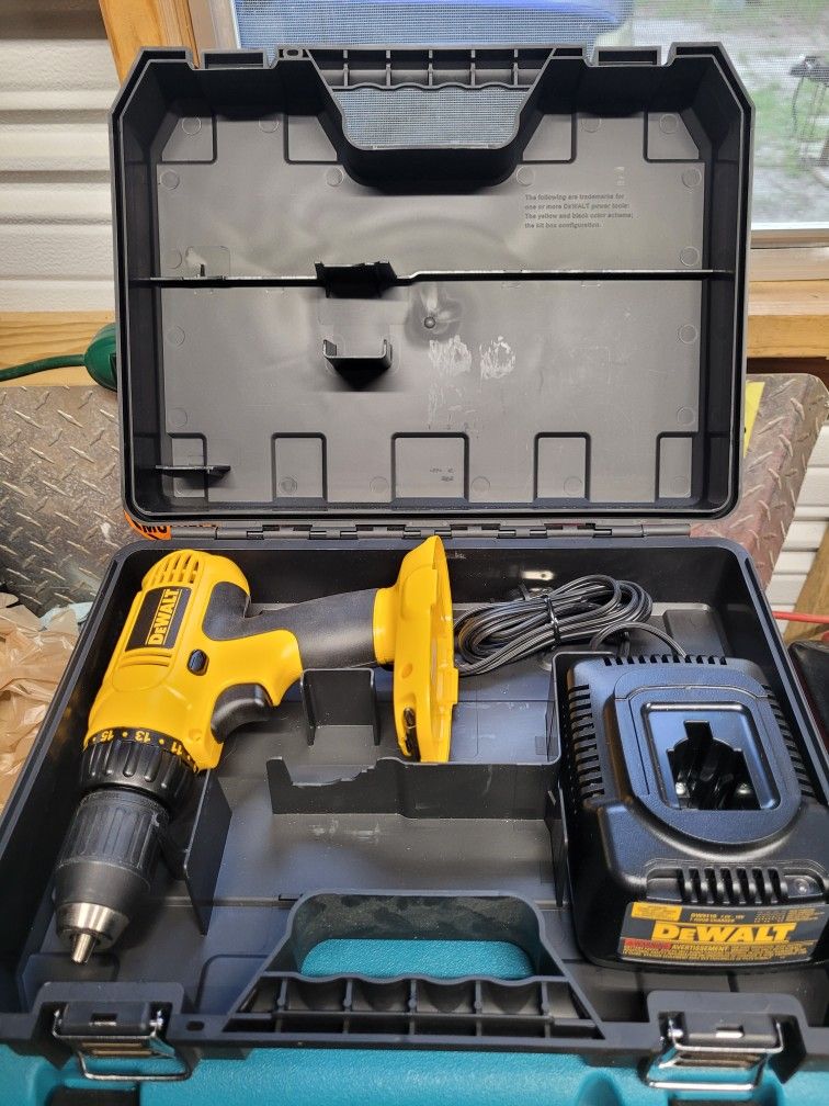 Dewalt Cordless Drill 18v With Charger And Hard Case