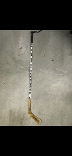 Luc Robitaille game used/signed stick