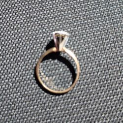 10 k yellow gold diamond engagement ring