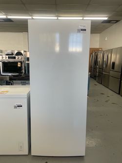New Frigidaire 28” 16 cu. ft. Garage Ready Convertible Frost Free Upright Freezer in White