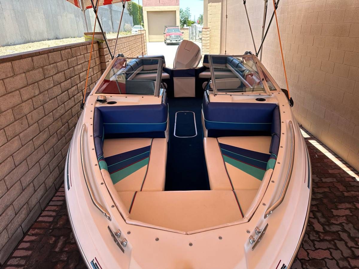 Boat, 19ft, CLEAN, NEEDS NOTHING 