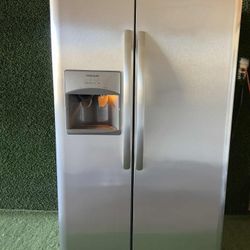 FRIGIDAIRE SIDE BY SIDE REFRIGERATOR 