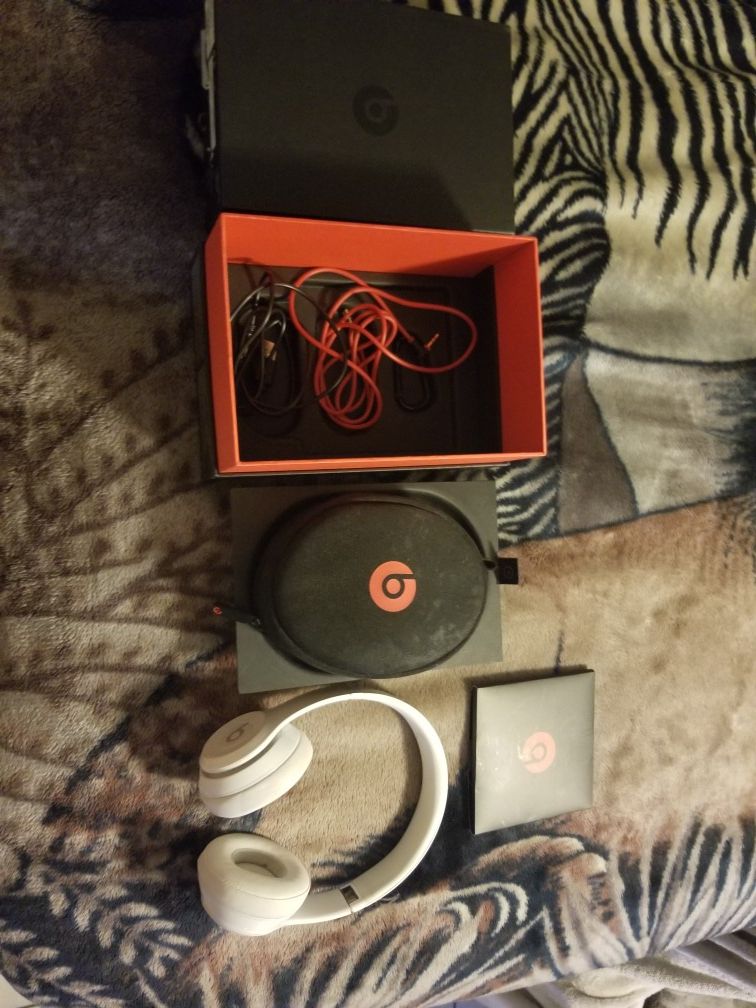 Beats wireless solo 3