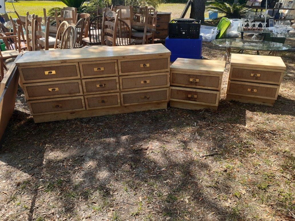 4 pc Matching Dresser, Mirror and 2 Nightstands 