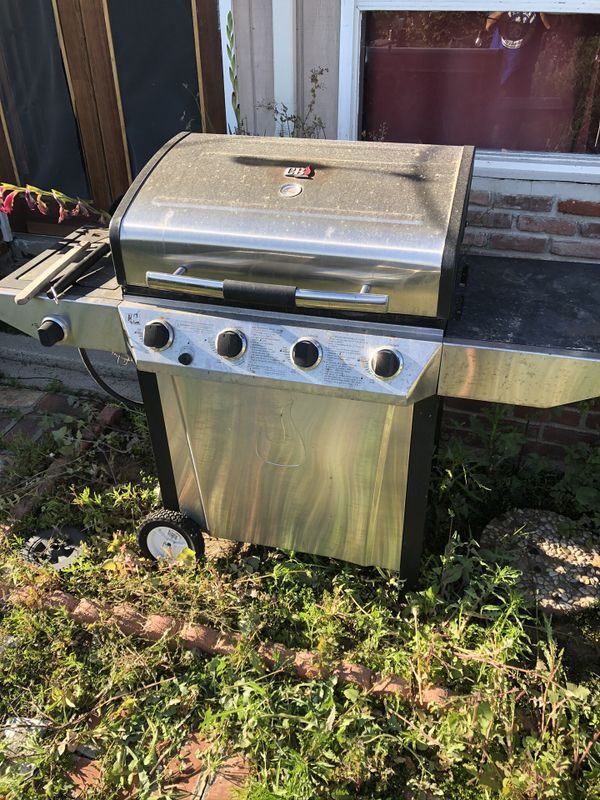 CHEAP name brand propane grill, empty propane tank and new grids. for