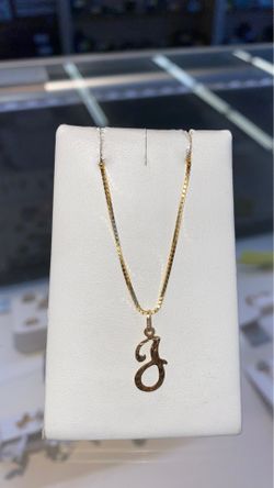 Boxlink necklace with J pendant