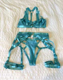 “Aqua Temptation” — Lingerie Fantasy in Turquoise (Size Small)