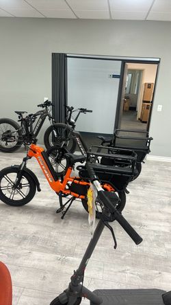 Family electric bike for children to sit in back - cargo e-bike