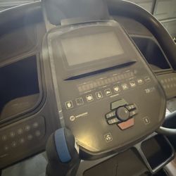 Horizon Fitness 7.8 At Treadmill