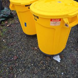 U-Line 32 Gallon Cans