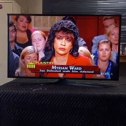 55 inch Samsung smart 4k beautiful tv comes with remote control shows great quality clear picture works perfect guaranteed