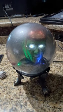 Animated Halloween Crystal Ball with Skull