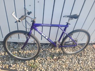 GT  TERRA  BACK WOODS  20" ALUMINUM  LIGHTWEIGHT  FRAME 26X1.95" Bontrager TIRES Tuned Up And Ready To Ride