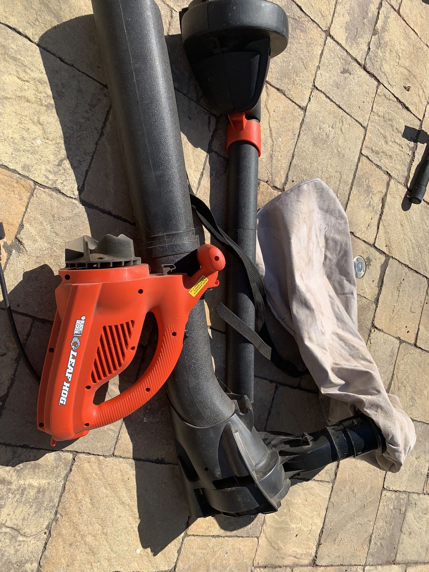 3 In 1 BLACK and DECKER Electric Leaf Blower /Vaccuum/Mulchet