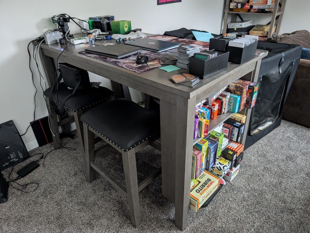 Gaming Table With Stools