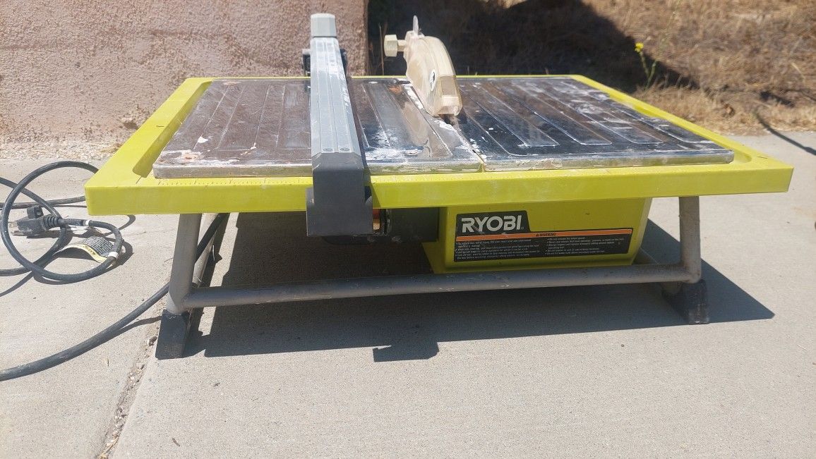 Ryobi wet tile cutter. Used once for one bathroom tile instalation. Excellent condition. Cash only. Local pick-up, Fallbrook, CA 92028