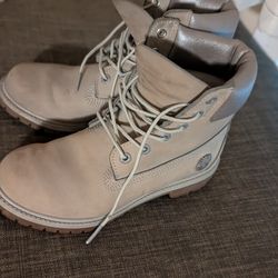 Woman's Timberland Boots Size 8  Silver And Gray