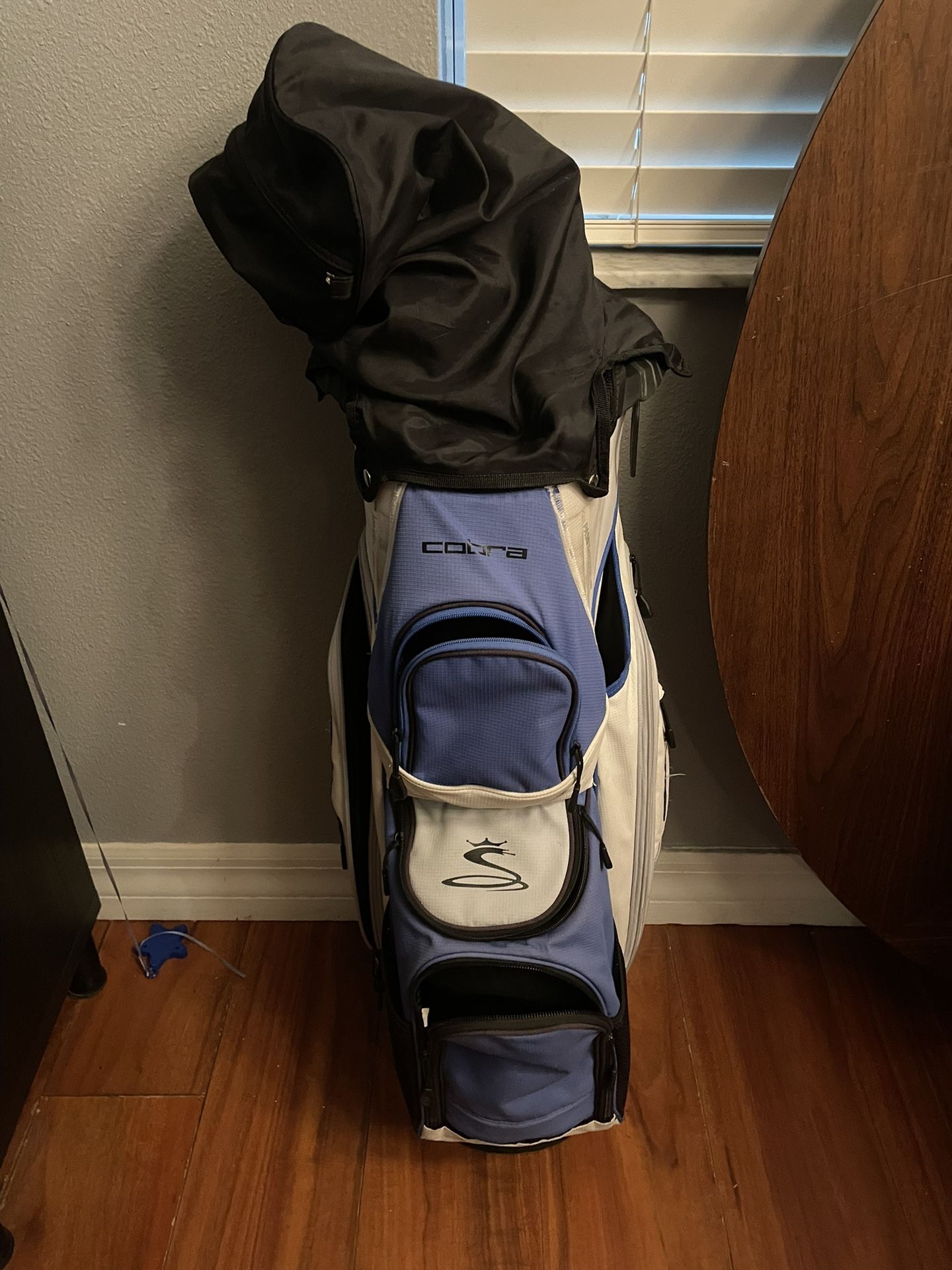 Cobra Fly XL Cart Bag (READ DESCRIPTION)