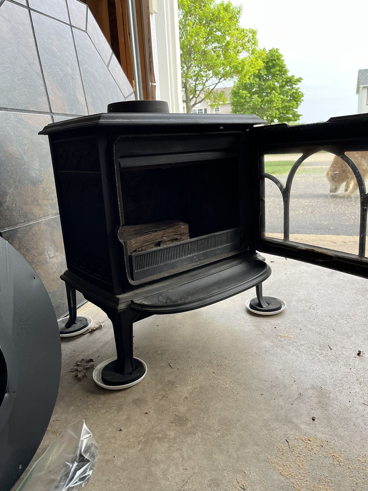 Jotul F100 Wood Burning Stove for Sale in Plano, IL - OfferUp