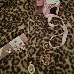 Minnie Mouse Gift Set $23 