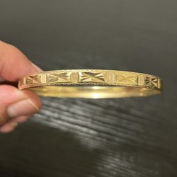 14k Gold Bangle Bracelet 
