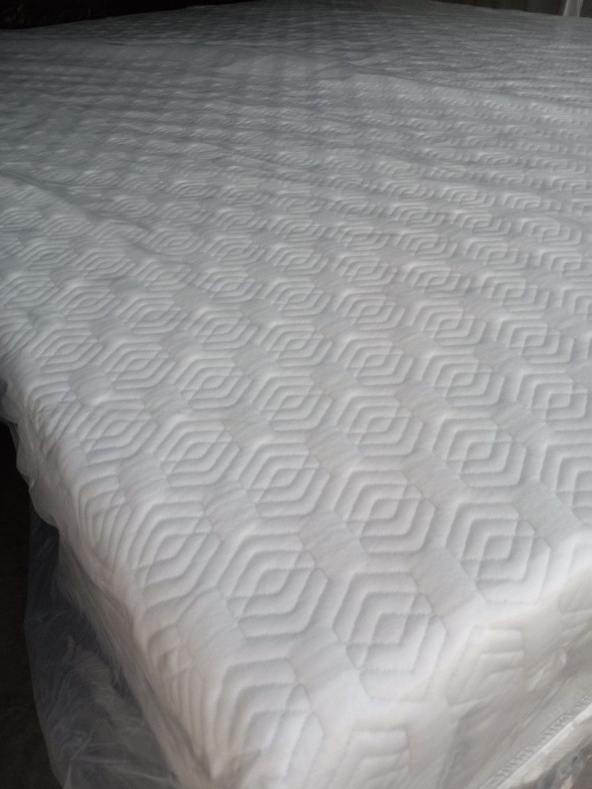 Queen Memory Foam Mattress And Boxspring
