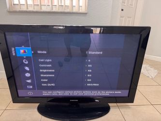 Tv Samsung of the truly good ones. No smart tv . You can use a firetv . 42” with control . Good condition .