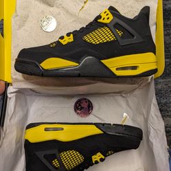 Jordan 4 Retro Thunder GS Sizes 6.5y