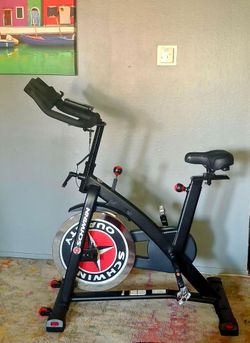 Schwinn exercise bike / bicicleta estática.