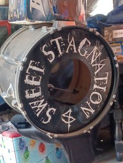 Comes with kick pedal