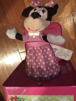 Minnie in the box, plays deck the halls