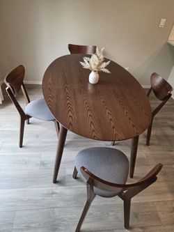 65” Table with 4 chairs premium Quality