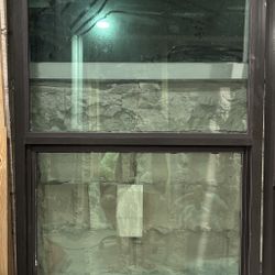 Bronze hurricane-resistant vertical window. Ventana Vertical Antihuracan en Bronce 