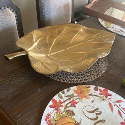  Serving Tray! Charola Estilo Hoja , Color Oro 