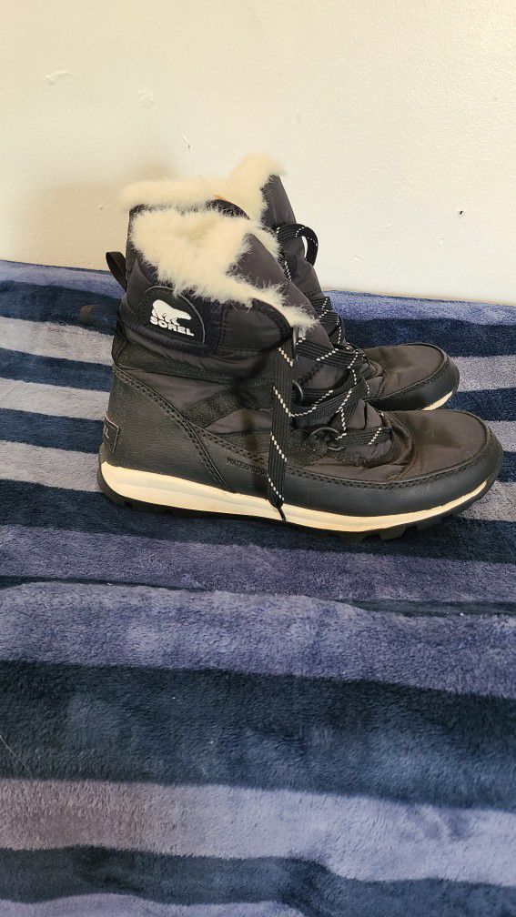 SOREL waterproof woman's boots
Size: usa 5.5