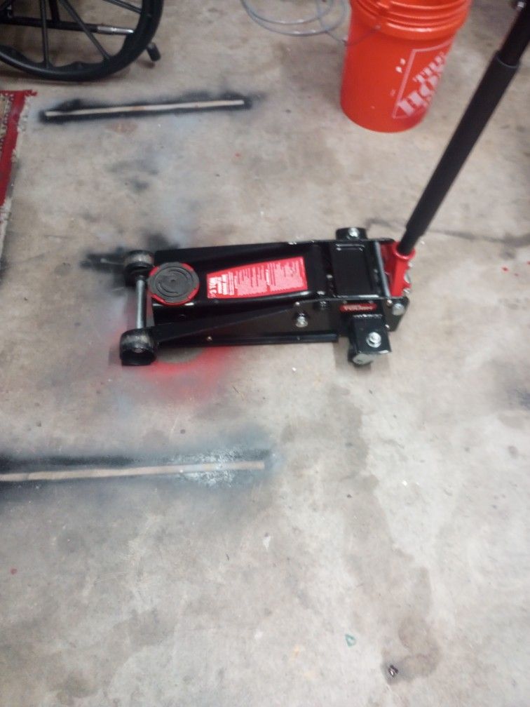 3 TON FLOOR JACK USED IT ONE TIME. for Sale in San Diego, CA OfferUp