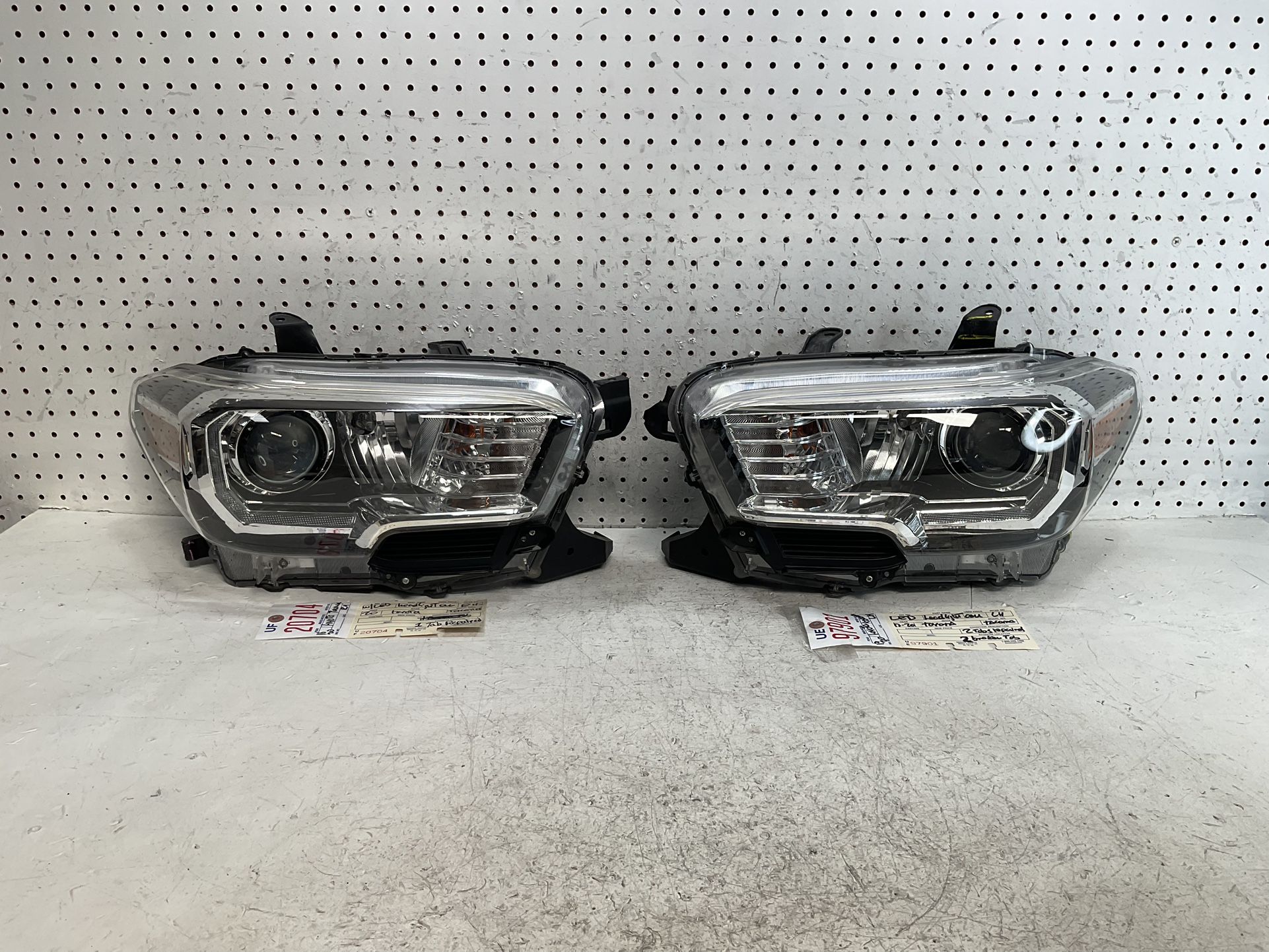 2016 2022 TOYOTA TACOMA LED HEADLIGHT LAMP PAIR OEM
