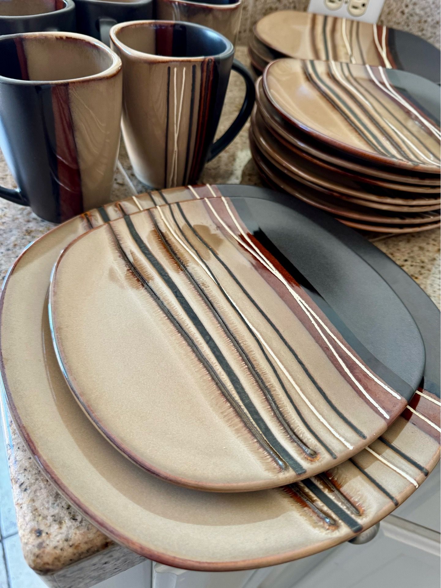 Dinnerware set